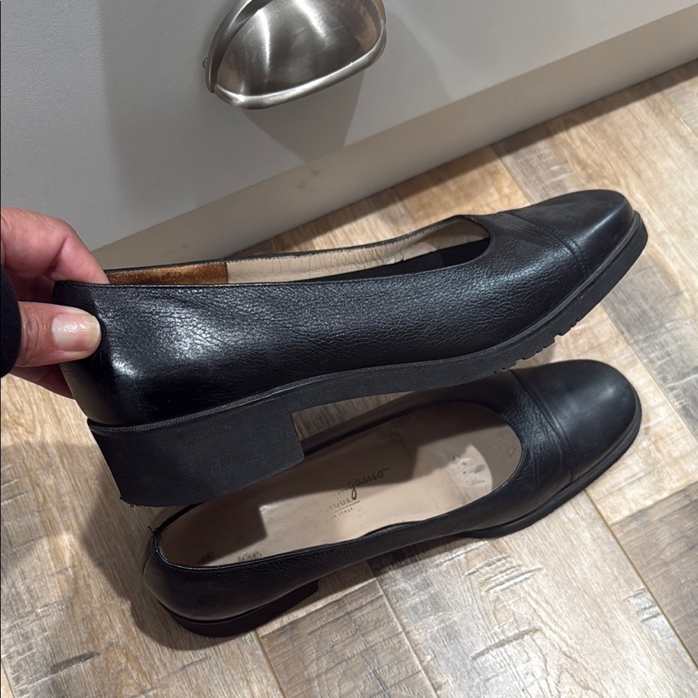 Salvatore Ferragamo Black Leather Flats SZ 8.5